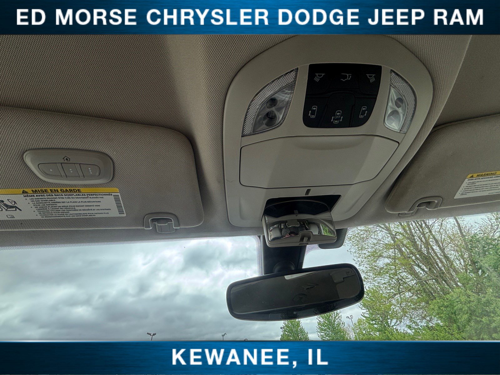 Used 2019 Chrysler Pacifica Touring-L FWD image 38