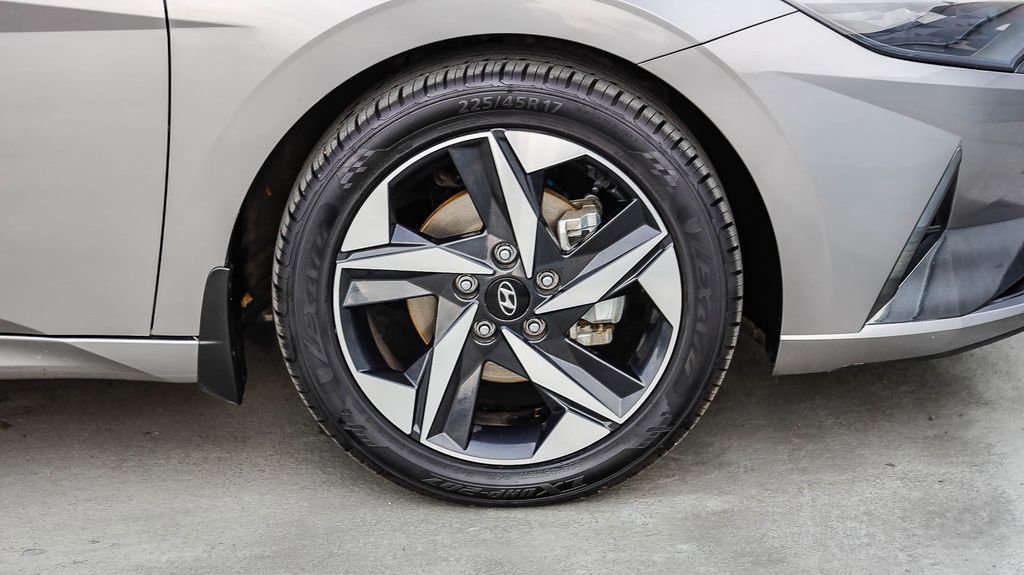 Used 2023 Hyundai Elantra Limited FWD image 11