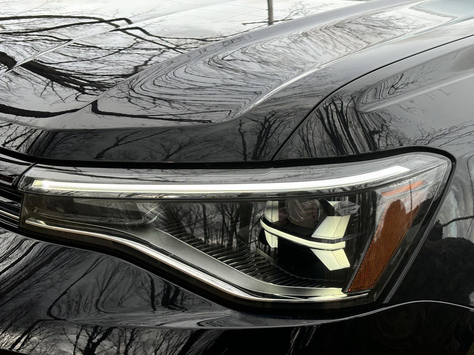 Used 2025 Volkswagen Taos SE w/ Panoramic Sunroof Package image 18