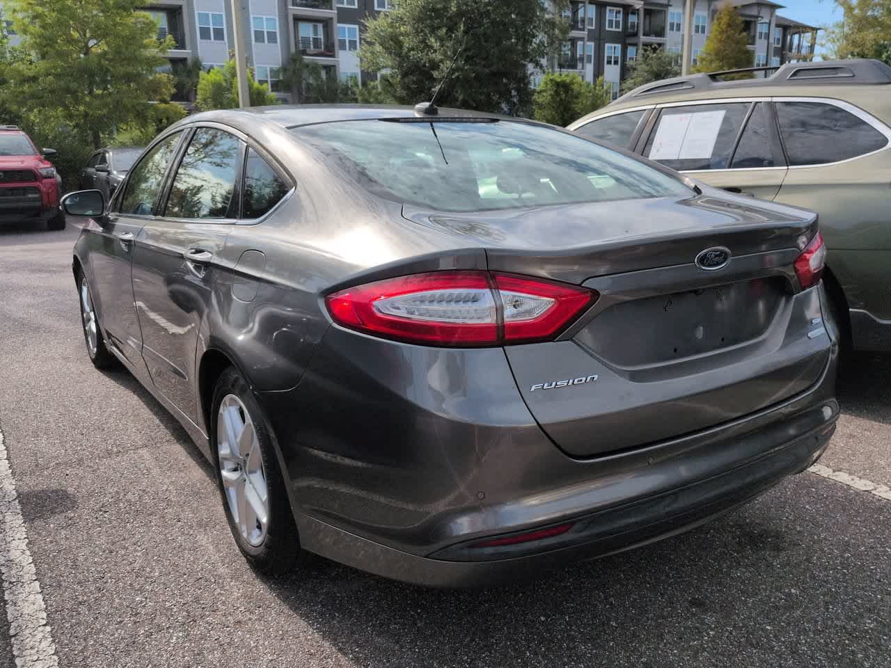 Used 2013 Ford Fusion SE FWD image 3