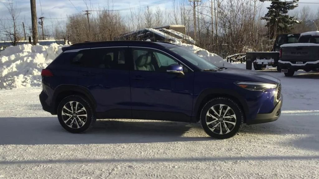 Used 2023 Toyota Corolla Cross XLE w/ Convenience Package image 9