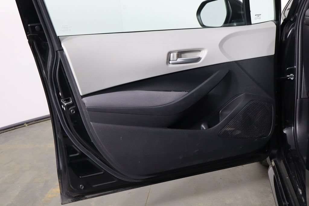 Used 2020 Toyota Corolla LE FWD image 18