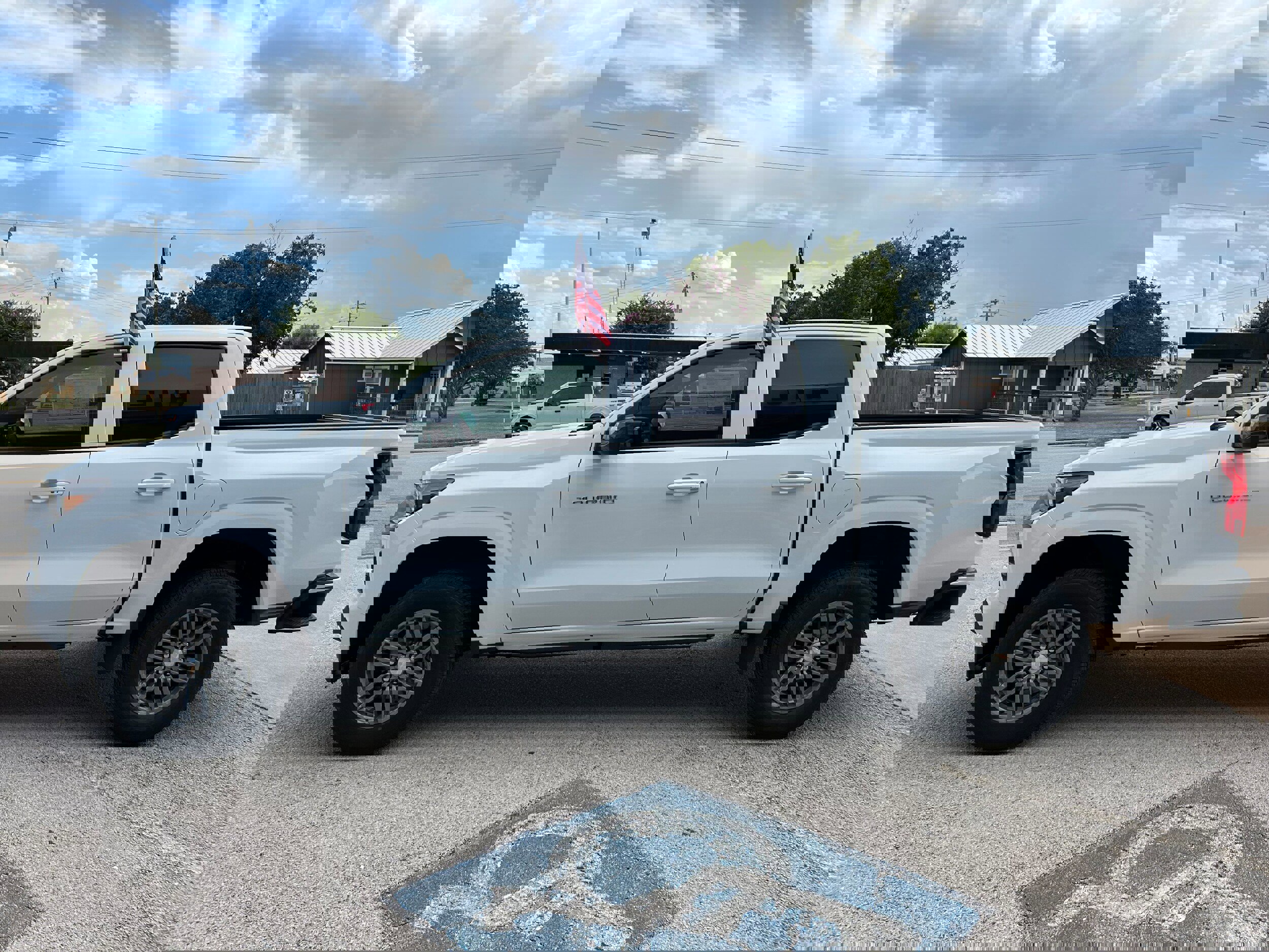 New 2025 Chevrolet Colorado LT image 3