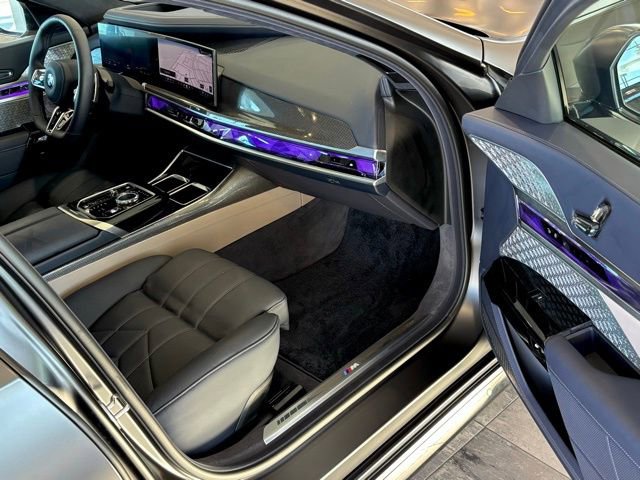 Used 2025 BMW 760i xDrive 760i xDrive w/ Executive Package image 23
