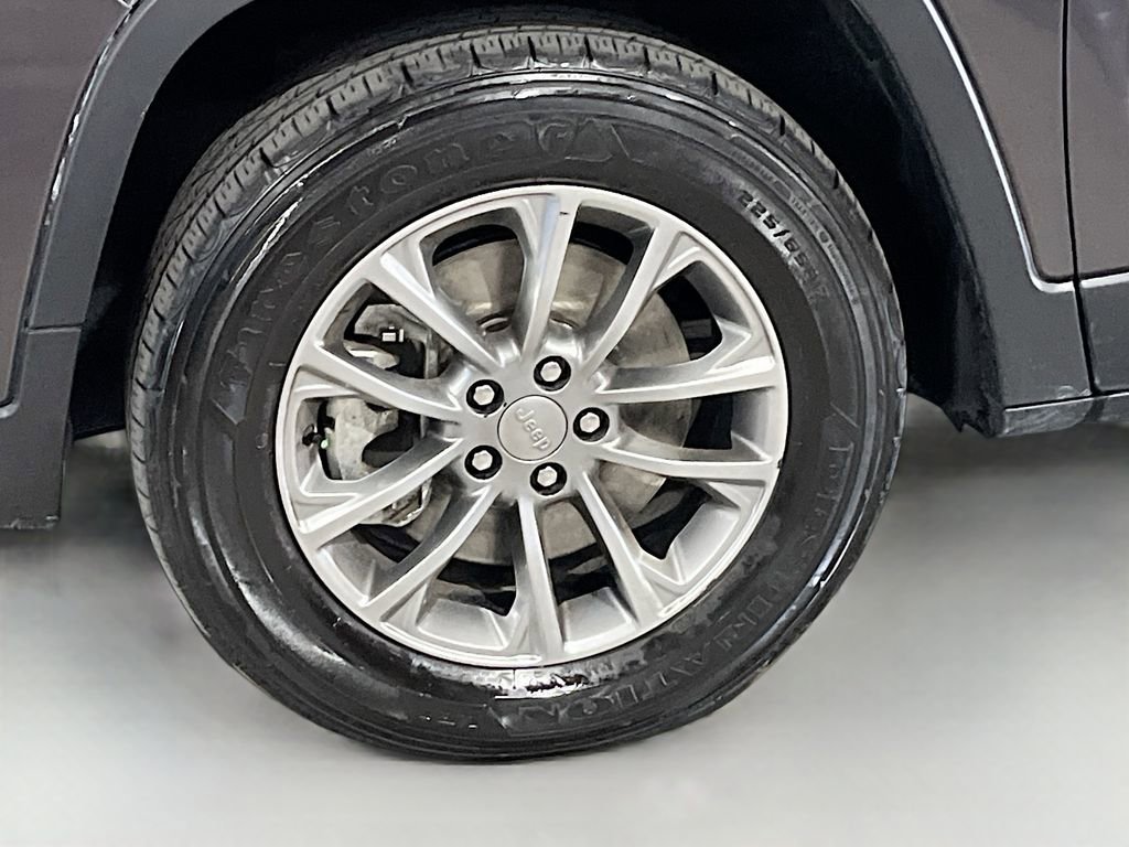 Used 2022 Jeep Cherokee Latitude Lux w/ Mopar Interior Package AWD/4WD image 30