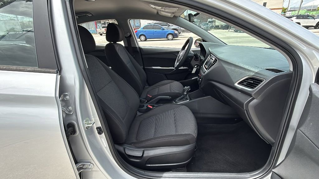 Used 2020 Hyundai Accent SE FWD image 32