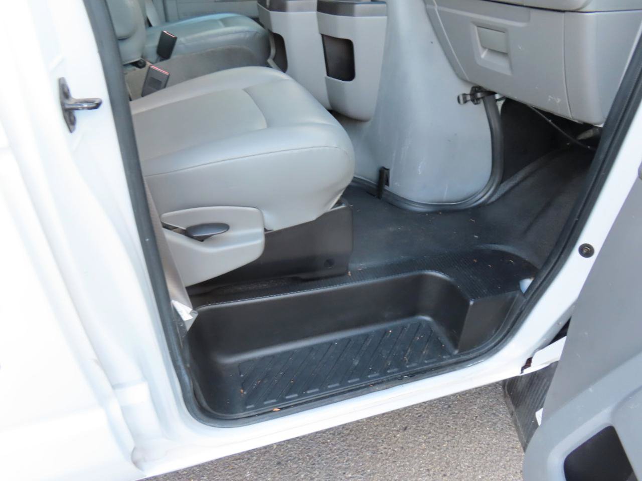 Used 2014 Ford E-150 and Econoline 150 RWD image 23