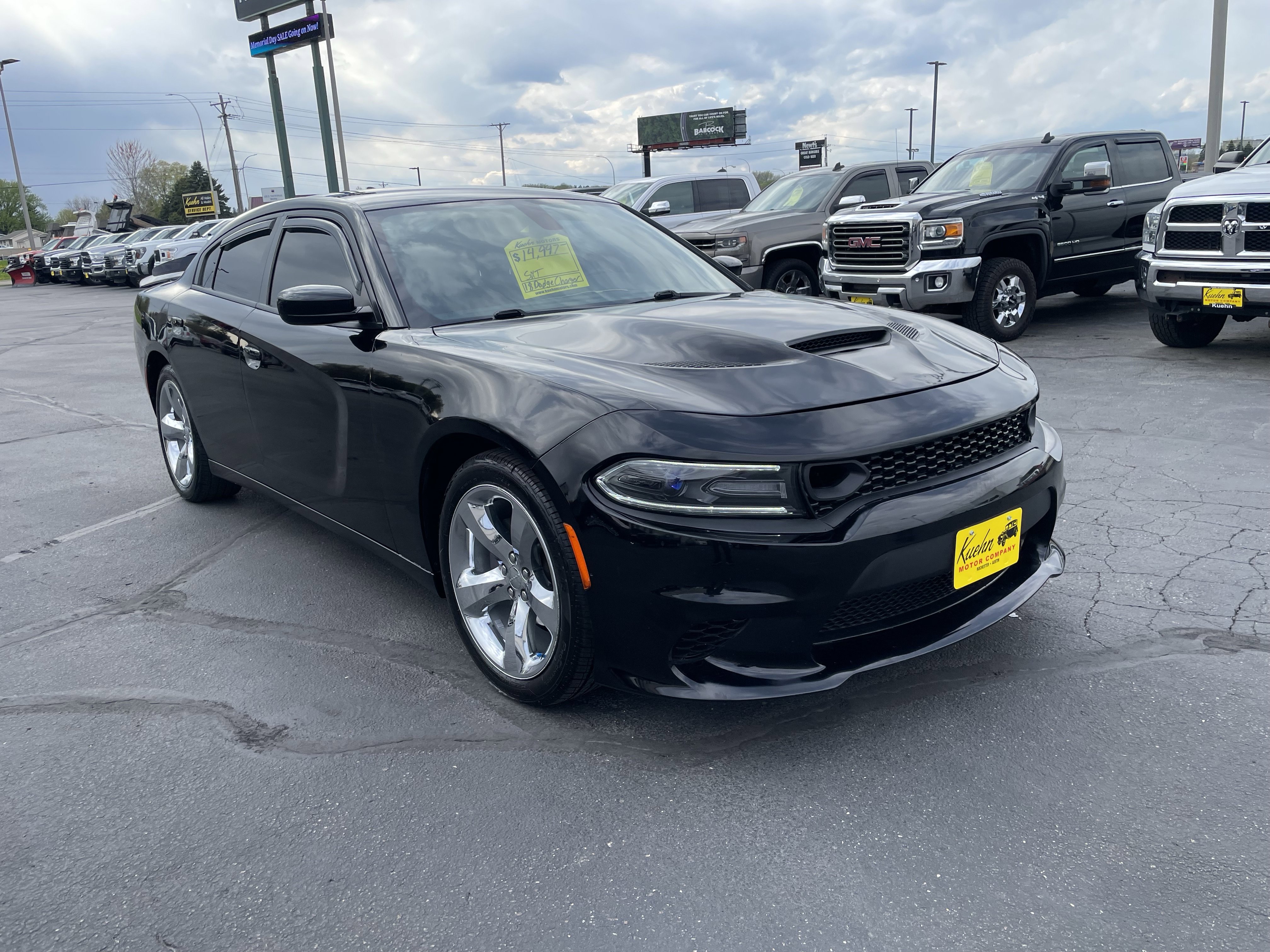 Used 2018 Dodge Charger SXT Plus RWD image 2