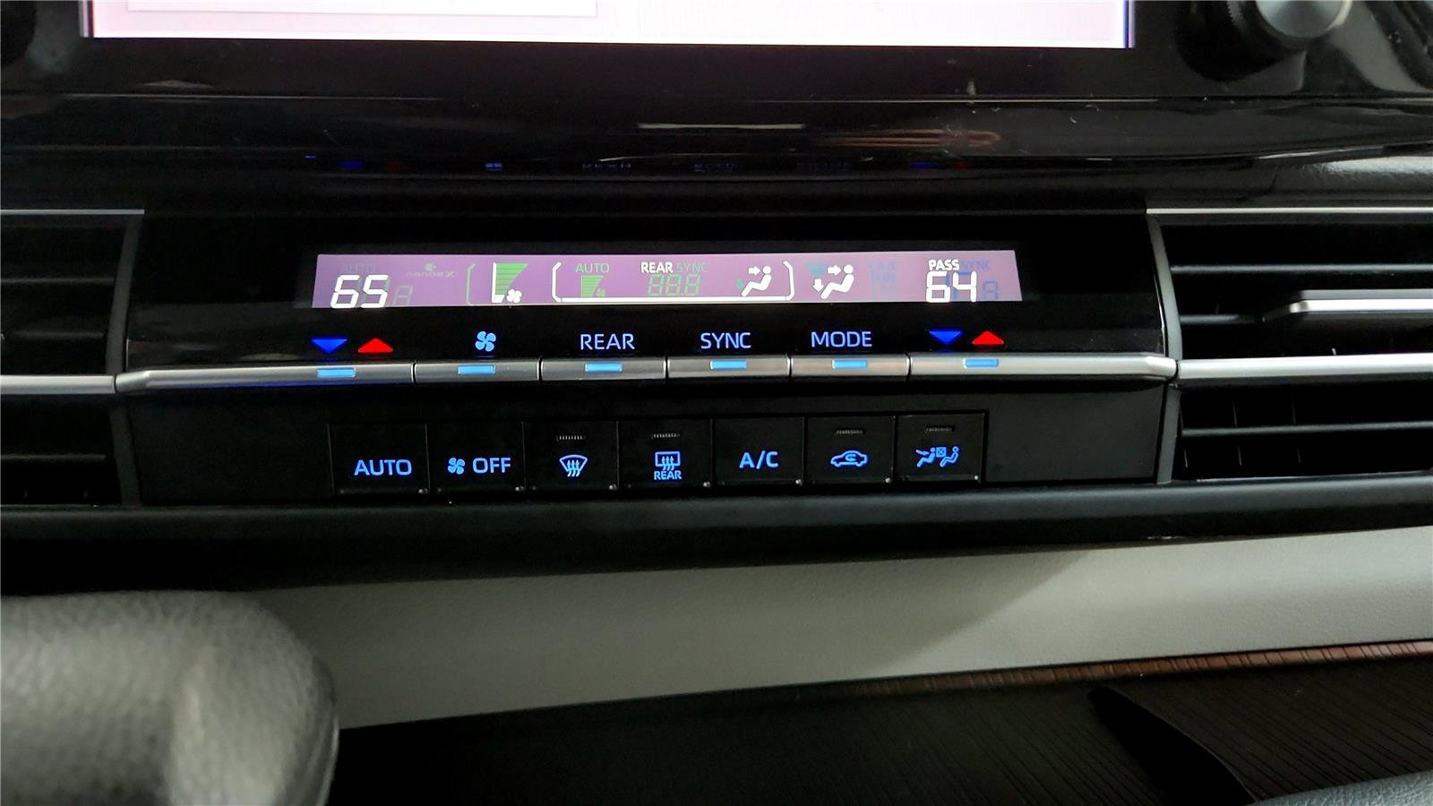 Certified 2024 Toyota Sienna LE image 34