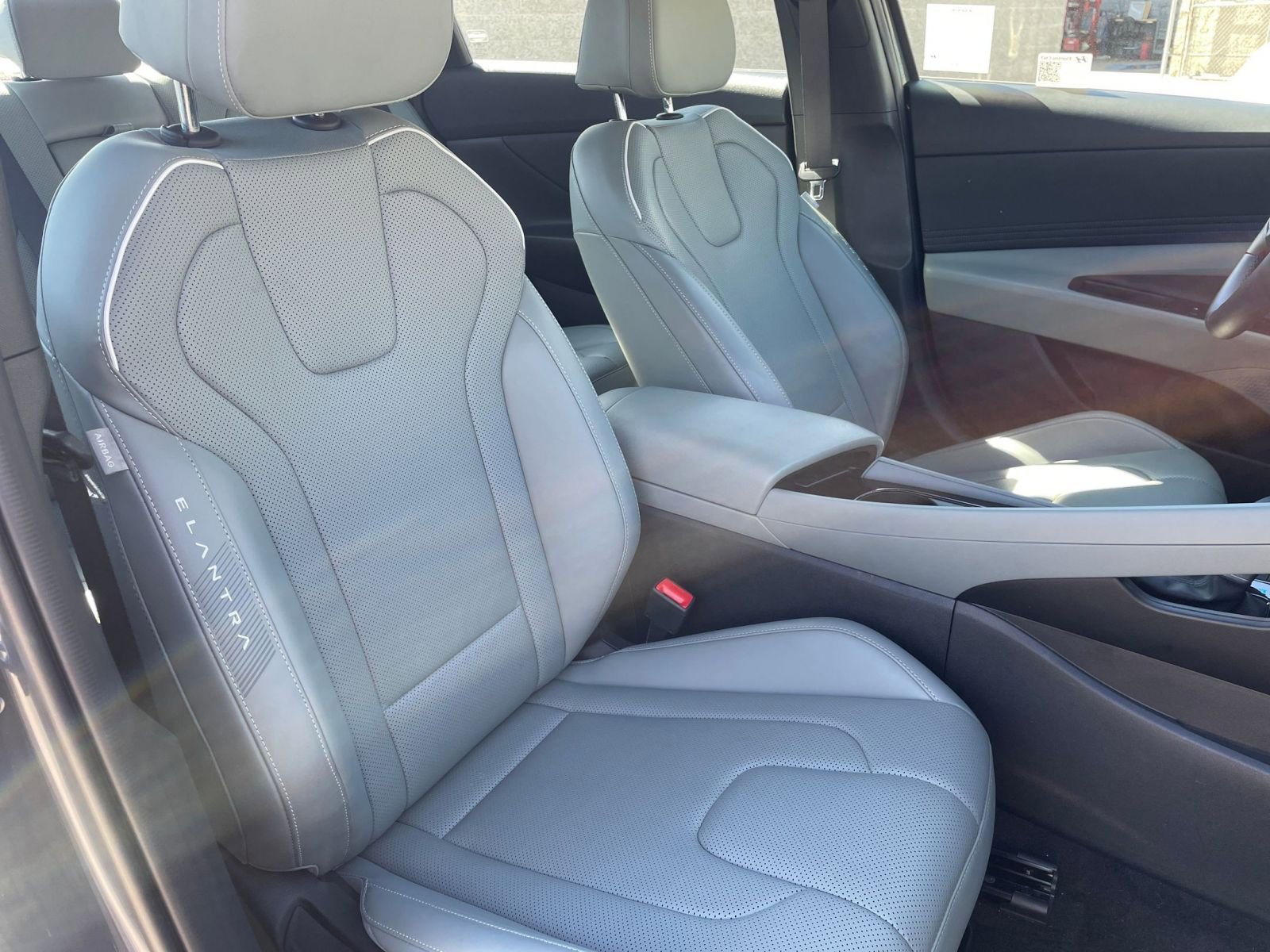 Used 2025 Hyundai Elantra Limited image 38