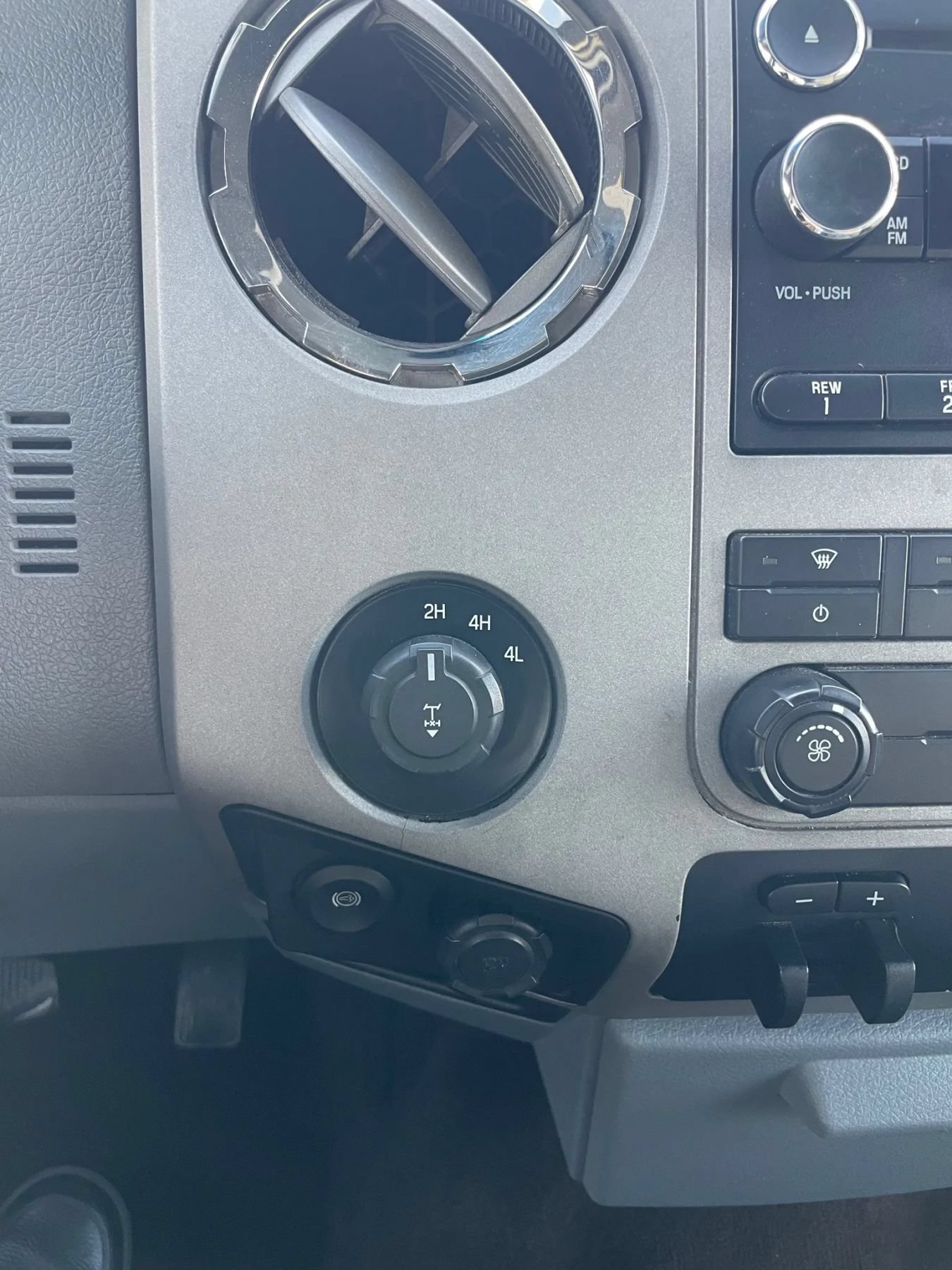 Used 2015 Ford F350 XLT w/ XLT Value Package AWD/4WD image 26