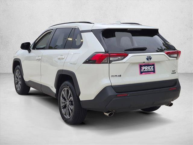 Used 2022 Toyota RAV4 XLE Premium AWD/4WD image 7