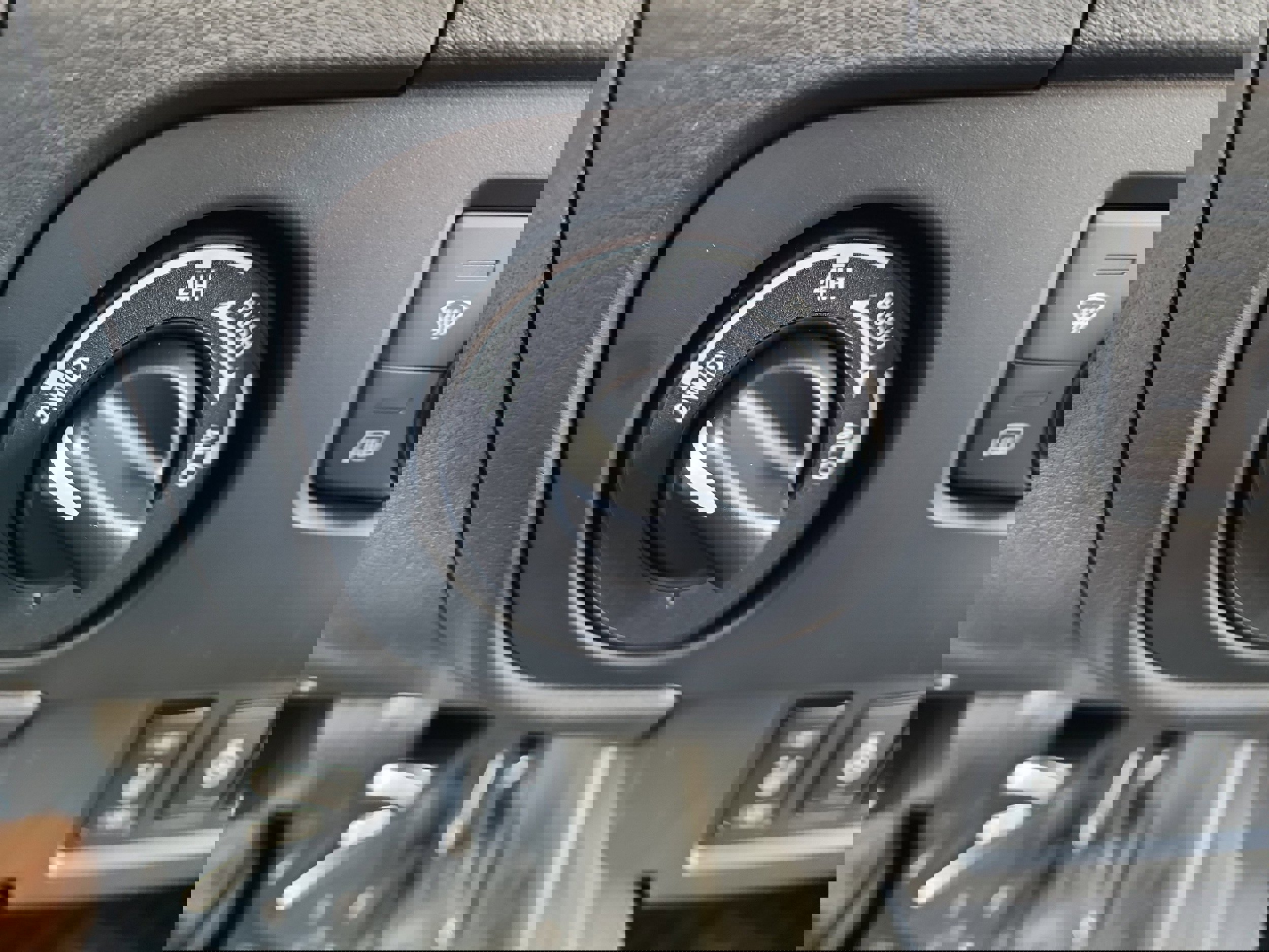 New 2026 Nissan Frontier SV image 16