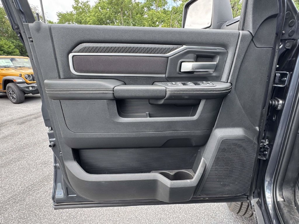 New 2026 RAM 2500 Big Horn AWD/4WD image 25
