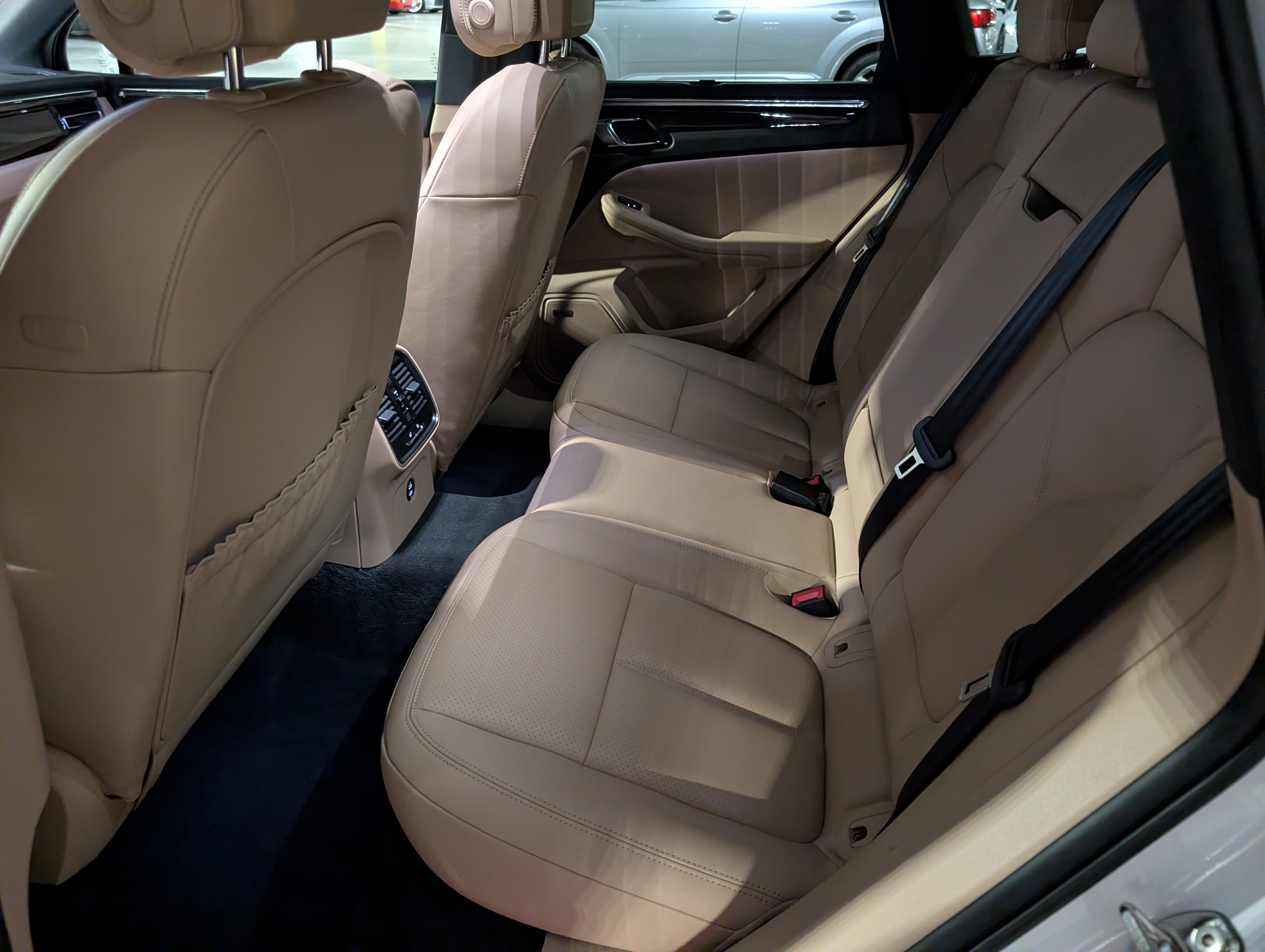 Used 2025 Porsche Macan image 23