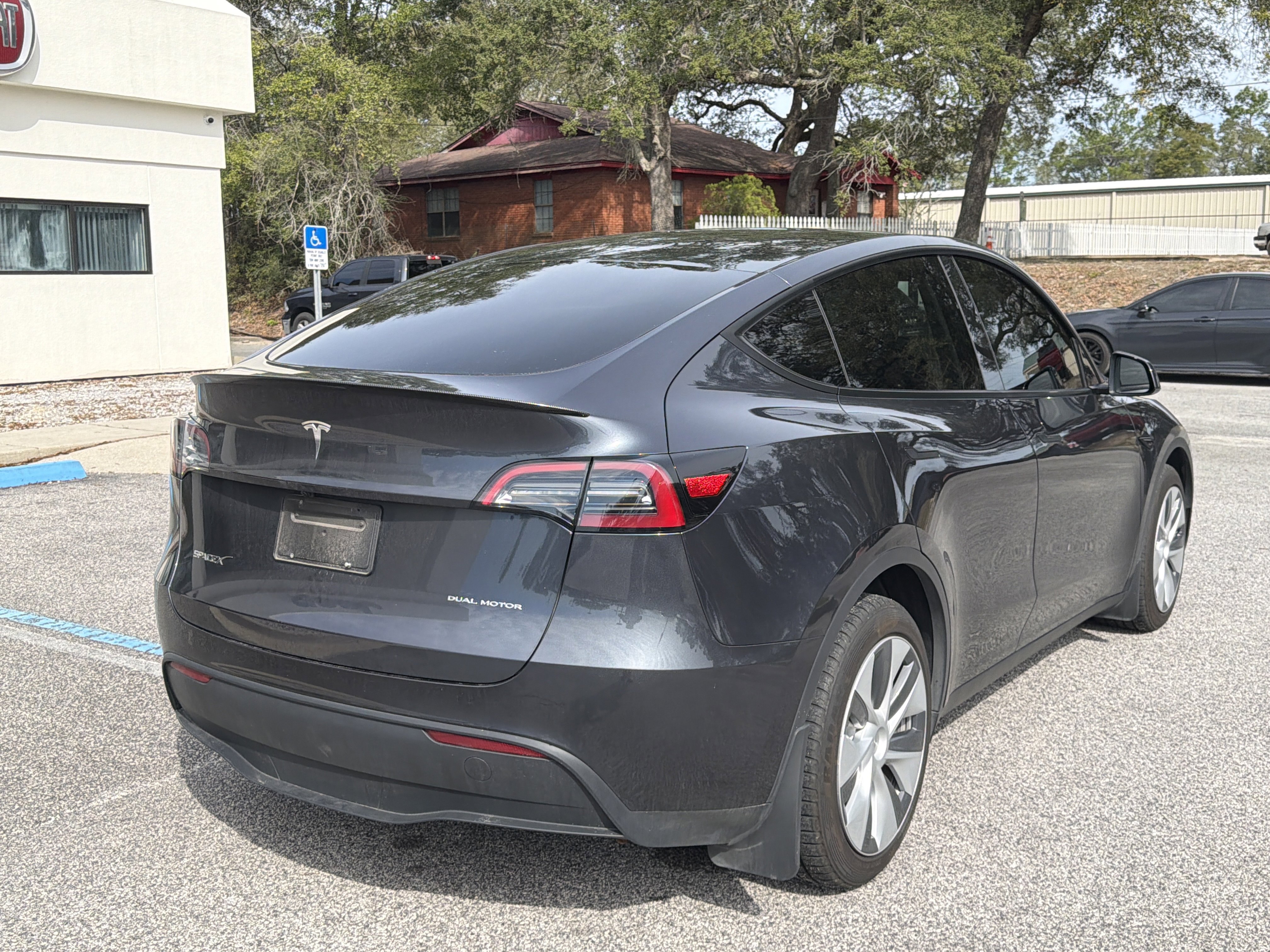Used 2024 Tesla Model Y Long Range image 4