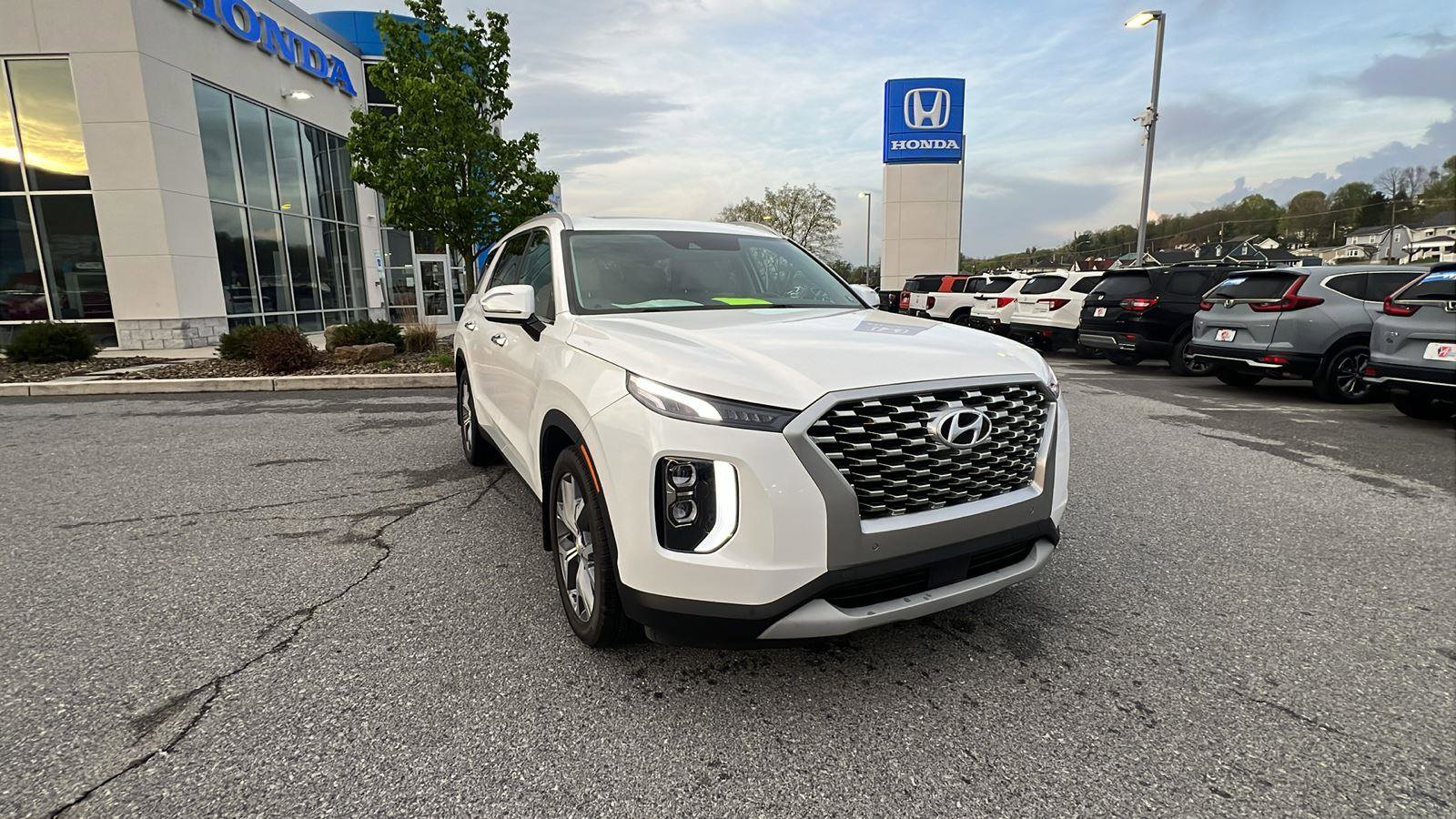Used 2021 Hyundai Palisade SEL w/ Premium Package image 2