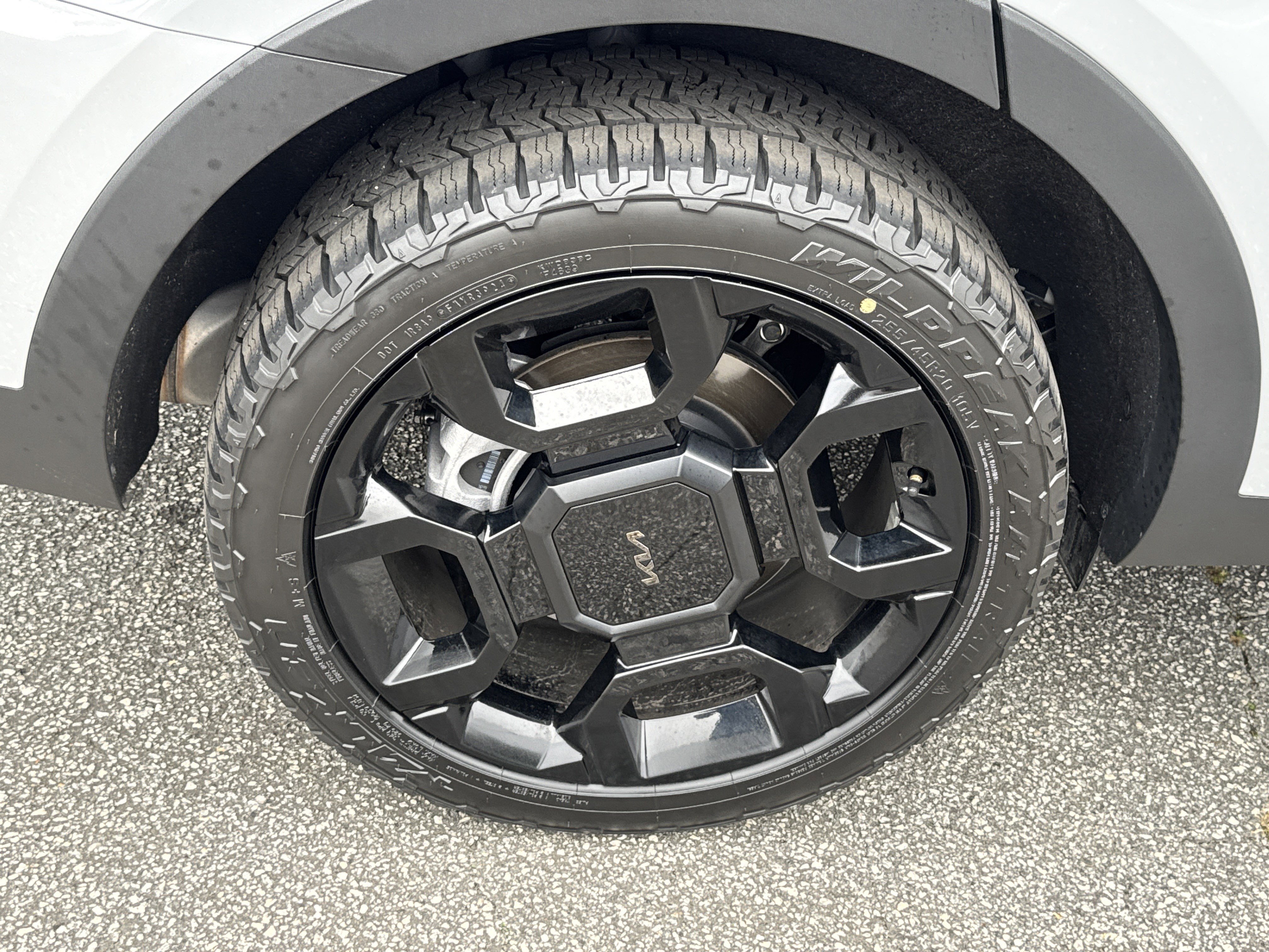 Certified 2025 Kia Sorento SX image 17