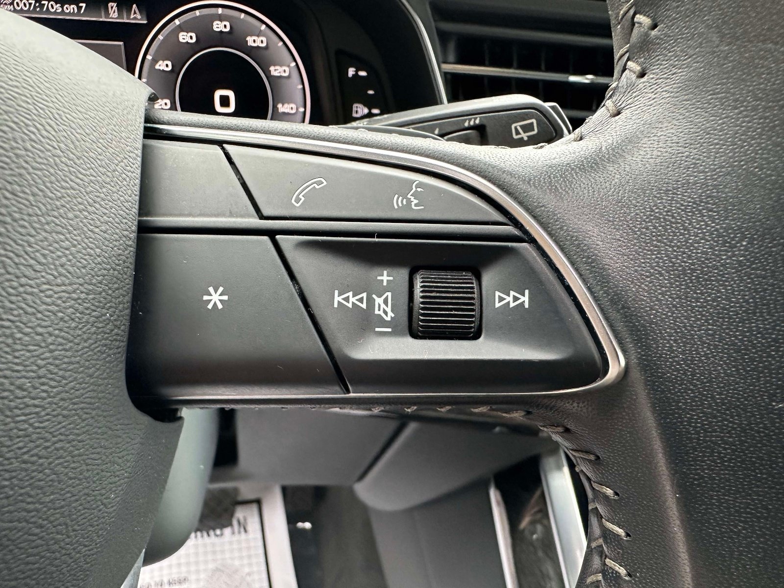 Used 2019 Audi Q8 Premium Plus w/ Premium Plus AWD/4WD image 18