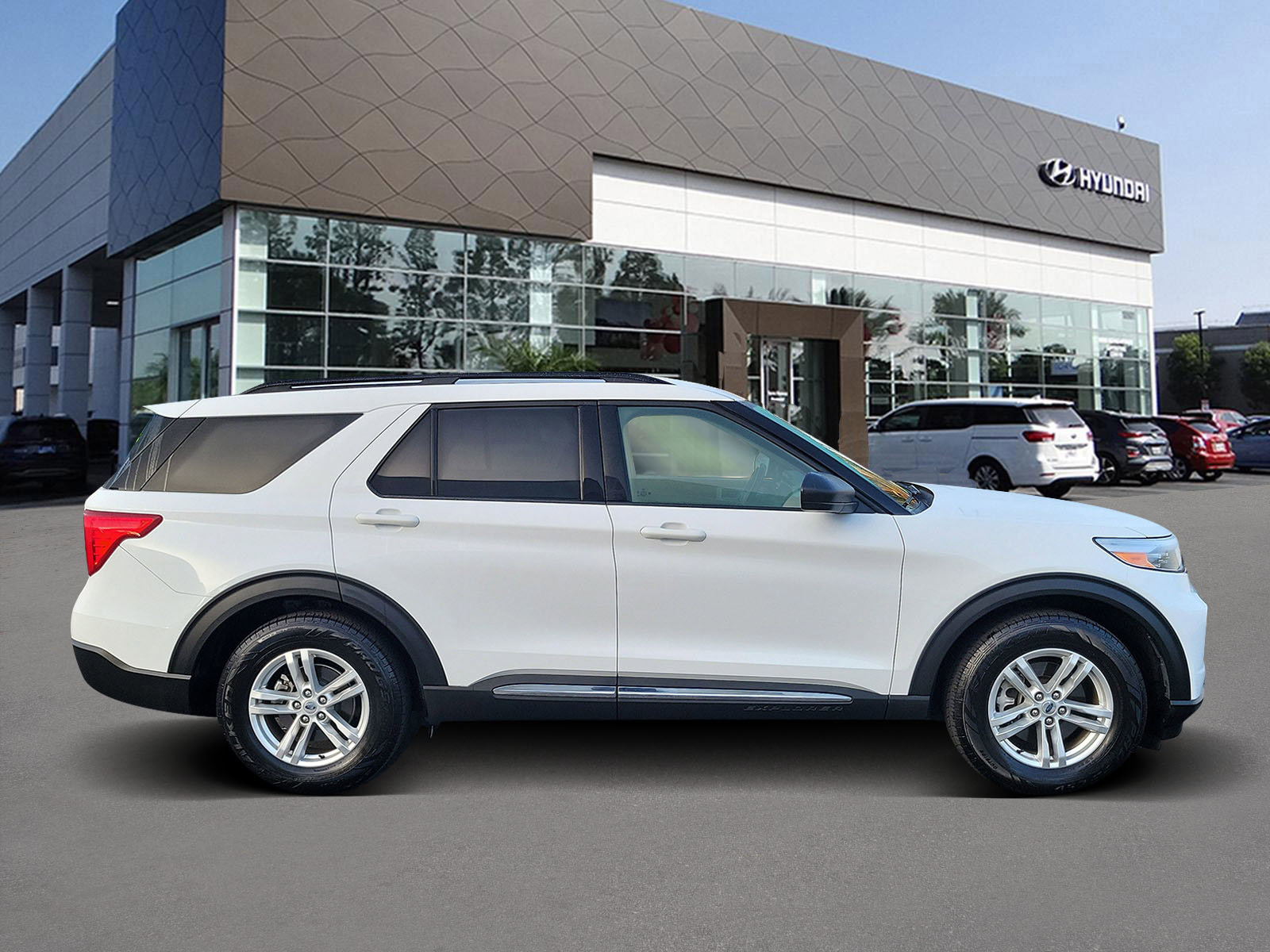 Used 2020 Ford Explorer XLT image 4