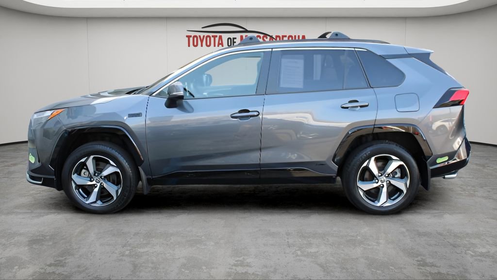 Used 2023 Toyota RAV4 SE w/ Weather & Moonroof Package image 27
