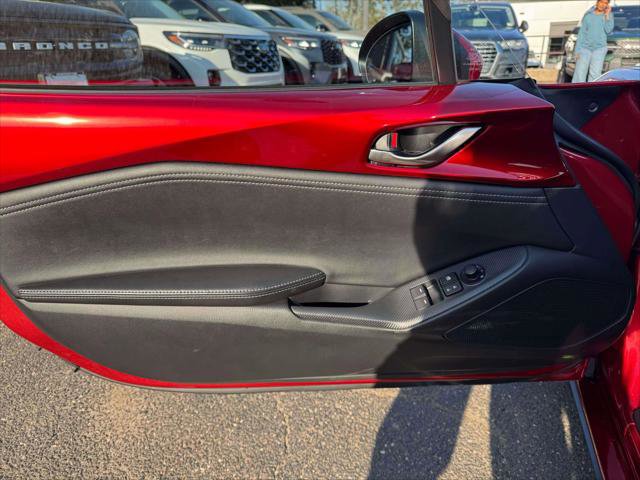 Used 2025 MAZDA MX-5 Miata RF Grand Touring w/ Weather Package RWD image 16