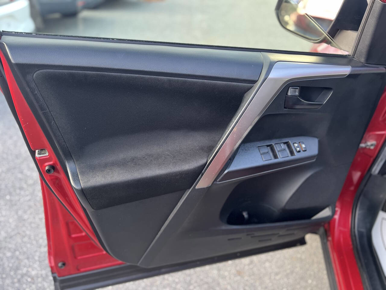Used 2017 Toyota RAV4 LE image 23