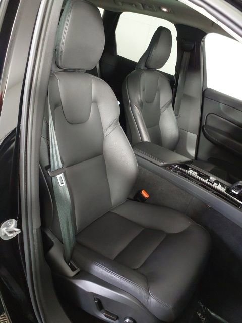 Used 2023 Volvo XC60 B5 Plus image 21