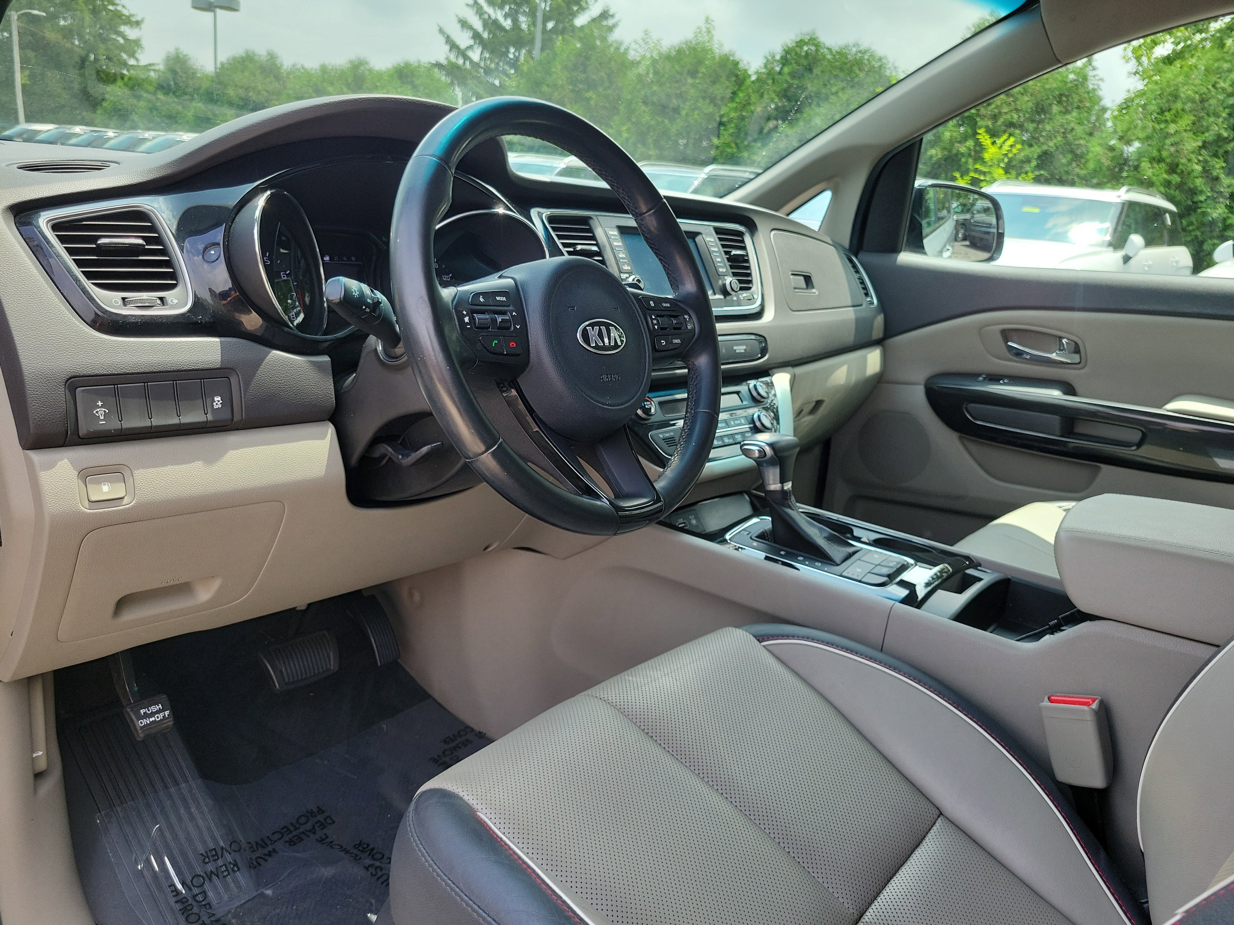 Used 2017 Kia Sedona EX FWD image 19