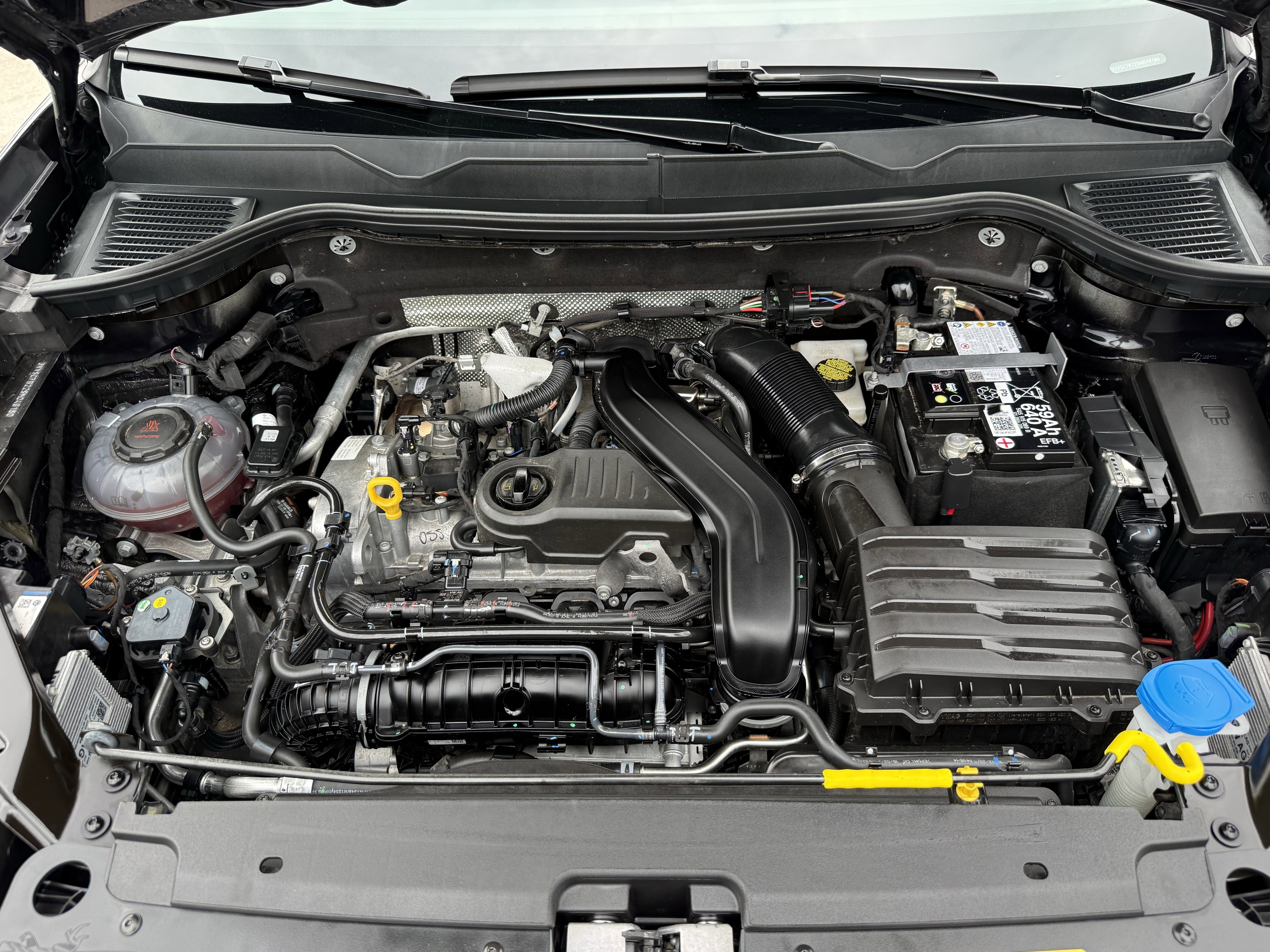 Used 2025 Volkswagen Taos SE image 31