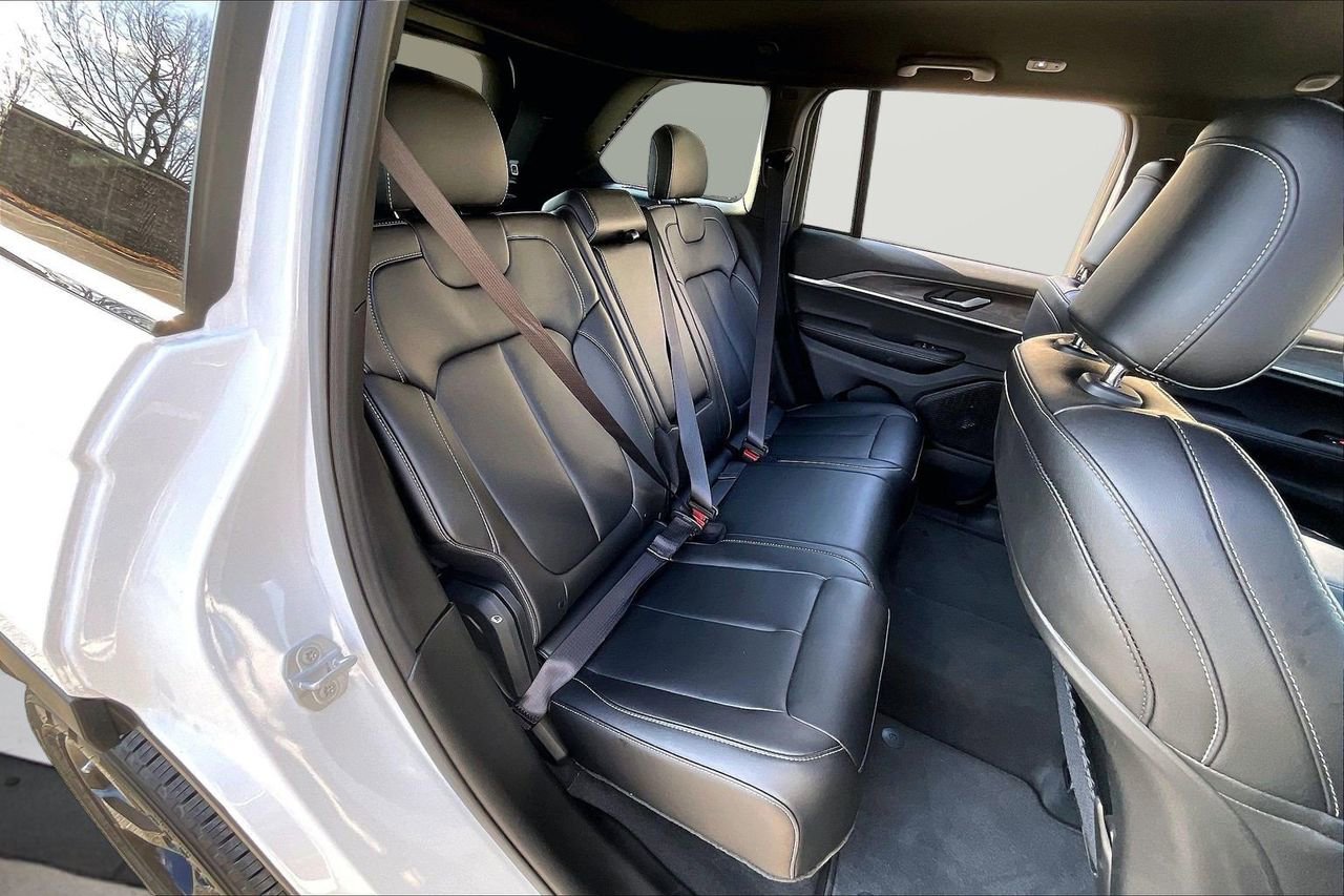 Certified 2025 Jeep Grand Cherokee Limited w/ Black Appearance Package image 25