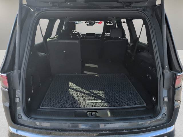 Used 2024 Jeep Wagoneer L Series II w/ Flexible Seating Group AWD/4WD image 9
