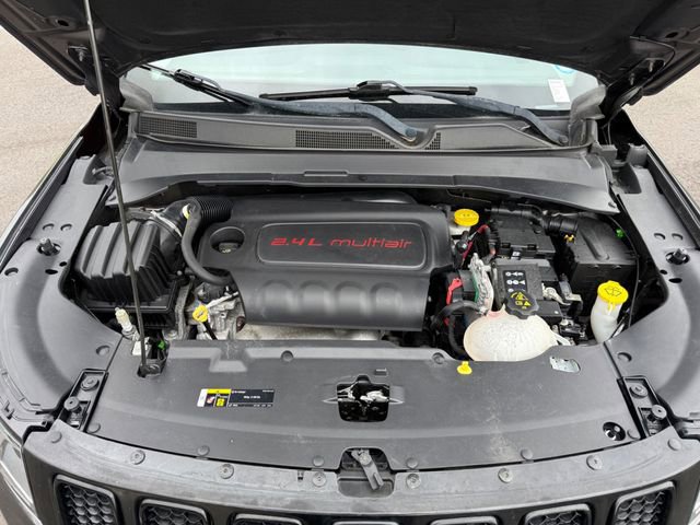 Used 2018 Jeep Compass Latitude w/ Popular Equipment Group FWD image 16