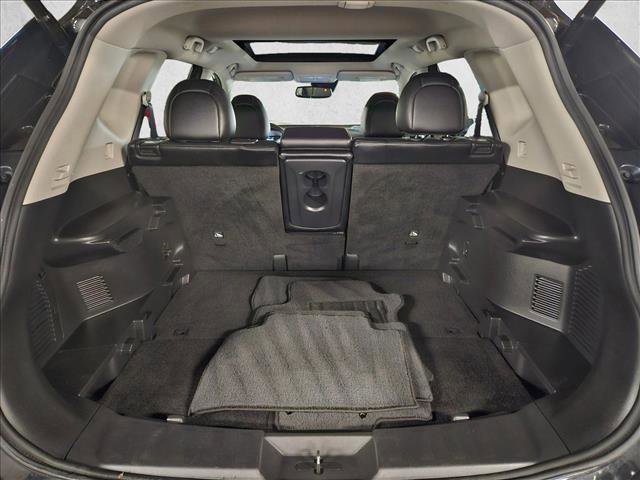 Used 2017 Nissan Rogue SL w/ SL Premium Package FWD image 6