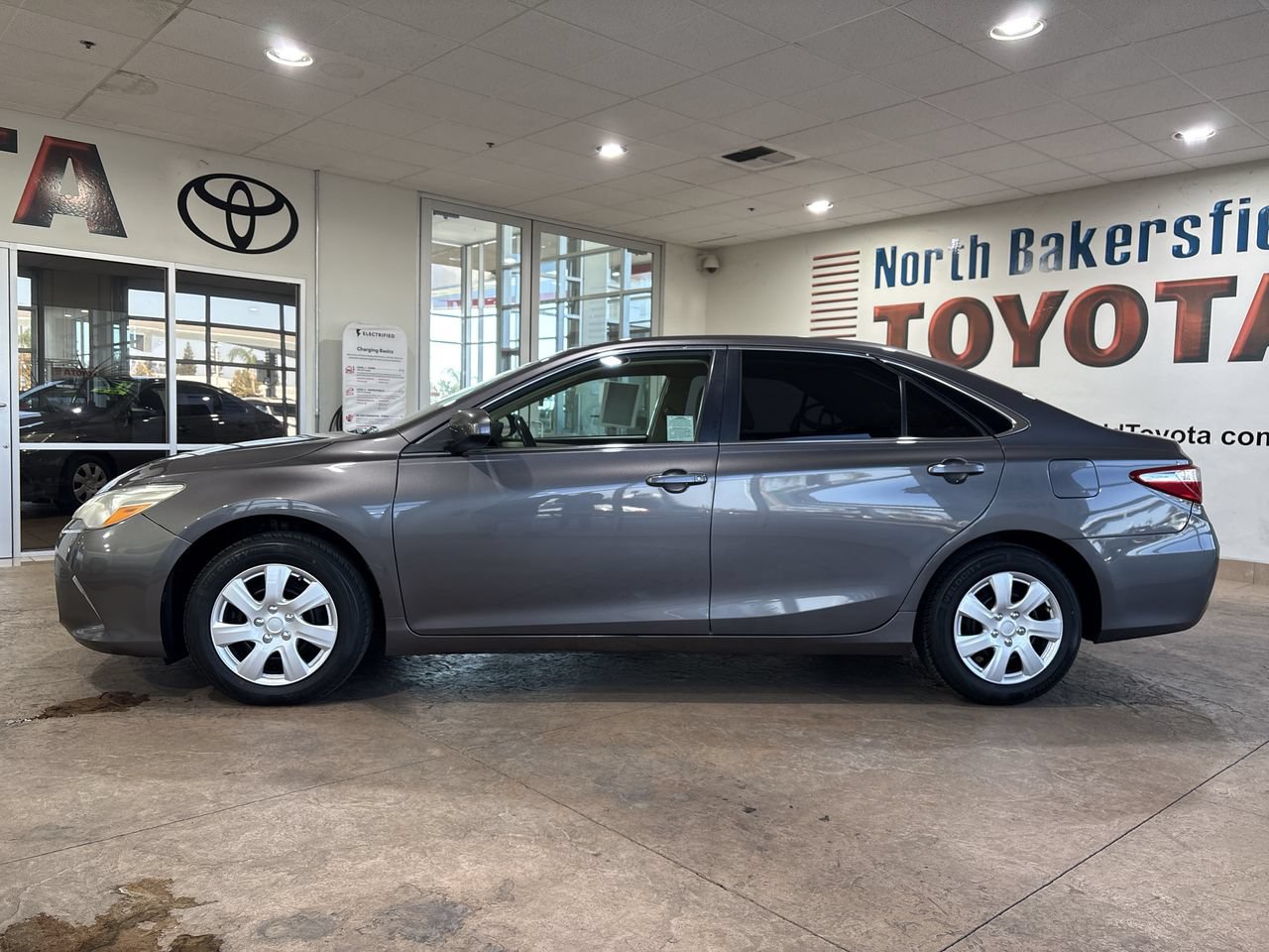 Used 2017 Toyota Camry LE FWD image 7