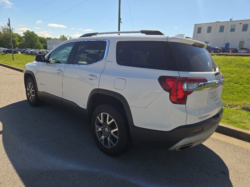 Used 2023 GMC Acadia SLT AWD/4WD image 4
