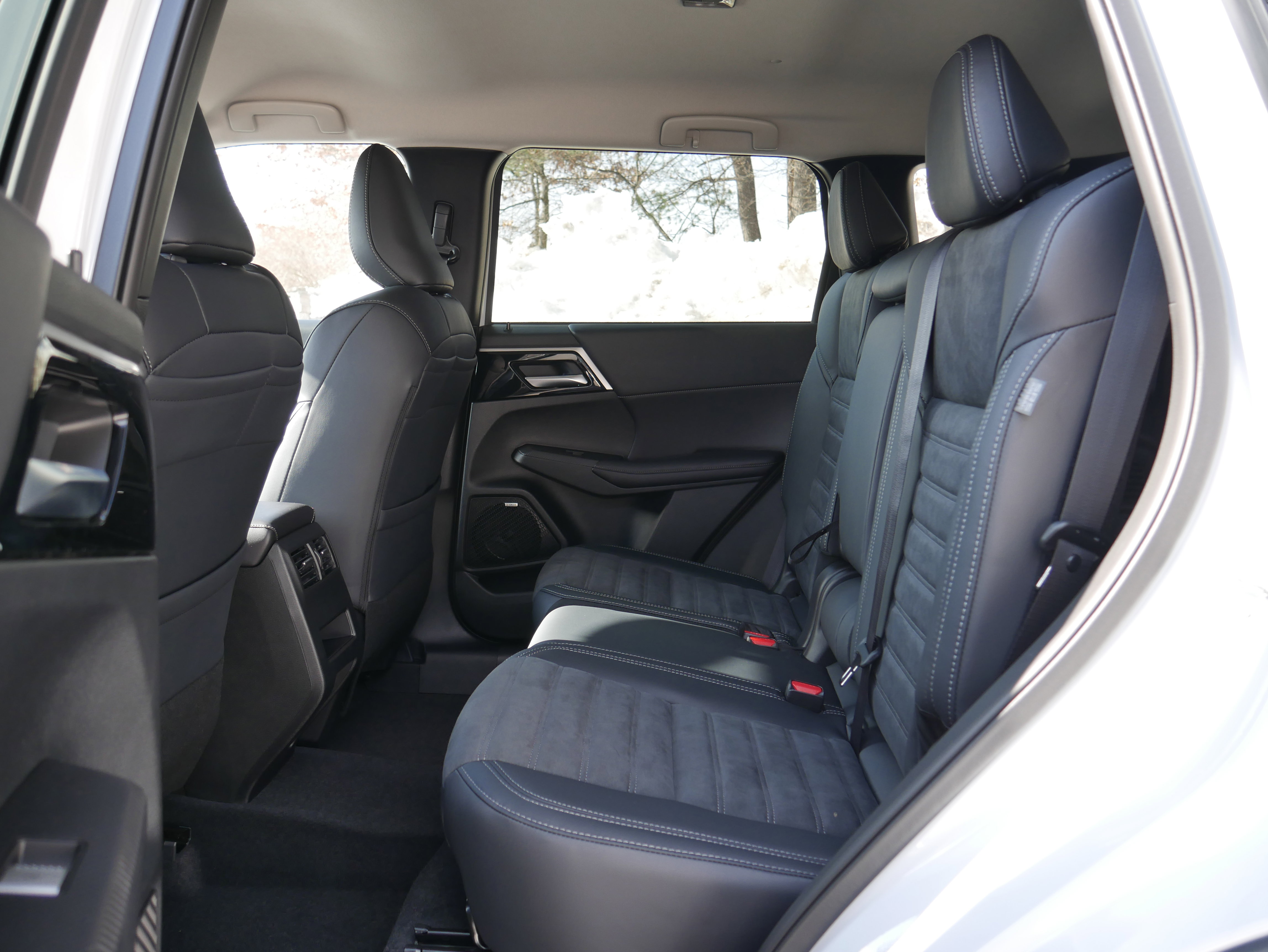 New 2026 Mitsubishi Outlander SE image 14