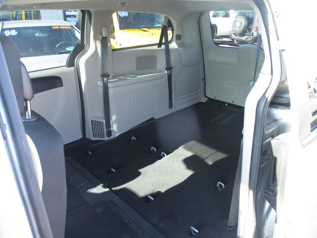 Used 2018 Dodge Grand Caravan SE w/ UConnect Hands-Free Group FWD image 8