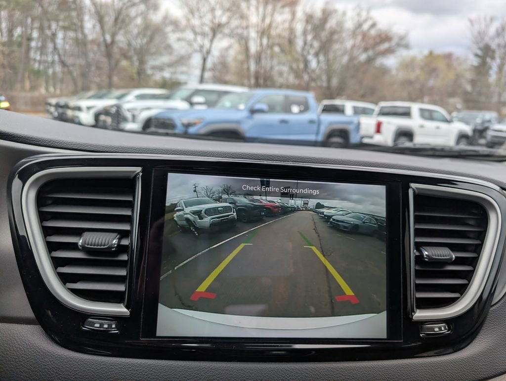 Used 2023 Chrysler Pacifica Touring-L FWD image 25