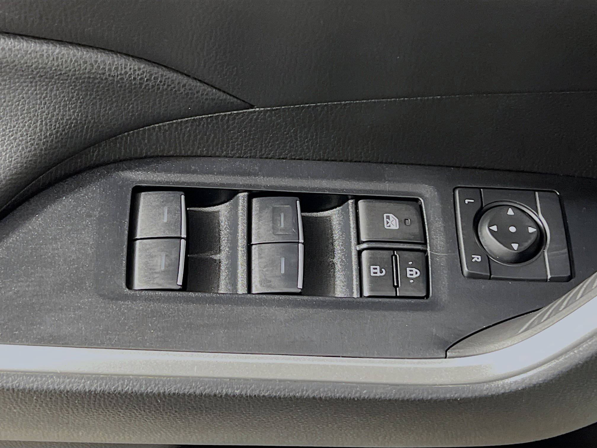 Used 2023 Toyota RAV4 XLE w/ Convenience Package image 17