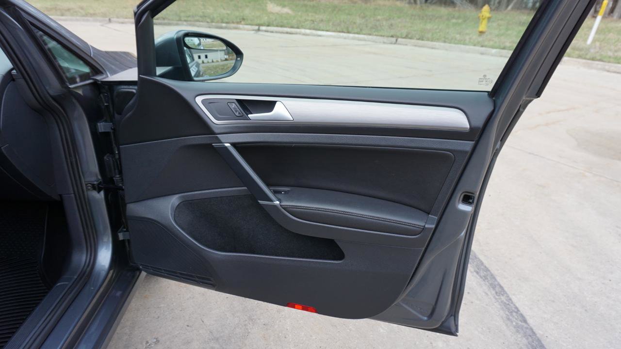 Used 2015 Volkswagen Golf S FWD image 22