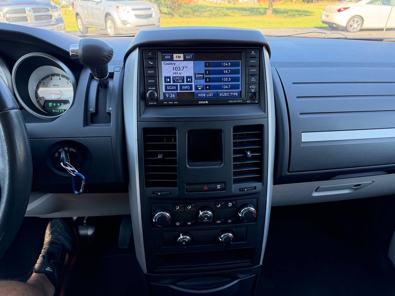 Used 2010 Dodge Grand Caravan Hero w/ Entertainment Group 1 FWD image 15
