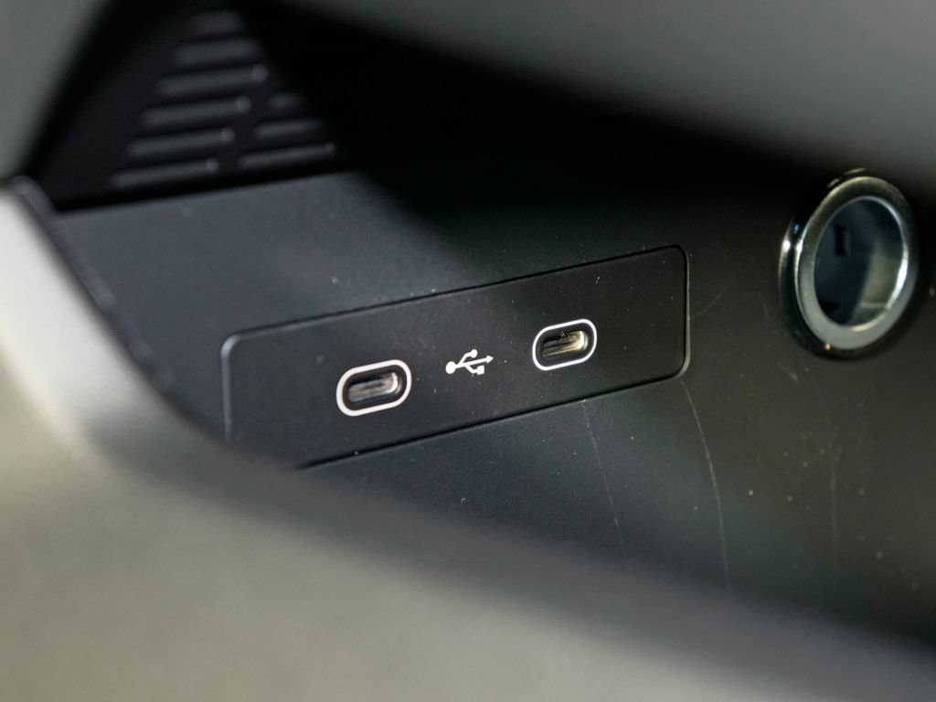 New 2026 Porsche Macan Turbo Electric image 31