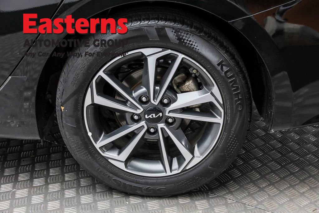 Used 2023 Kia Forte LXS image 8