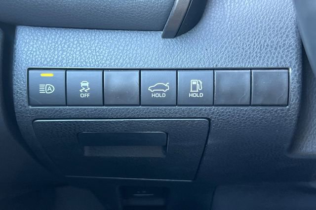 Used 2024 Toyota Camry SE image 32
