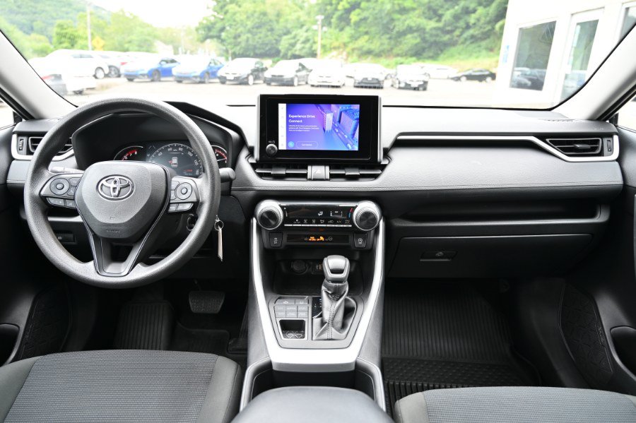 Used 2023 Toyota RAV4 LE AWD/4WD image 10