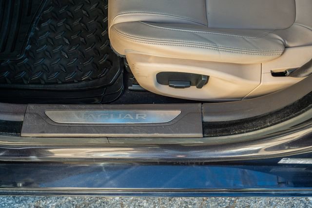 Used 2016 Jaguar XF Premium image 18