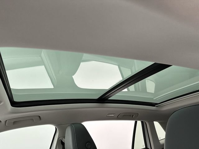 Certified 2025 Volkswagen Tiguan SE AWD/4WD image 22