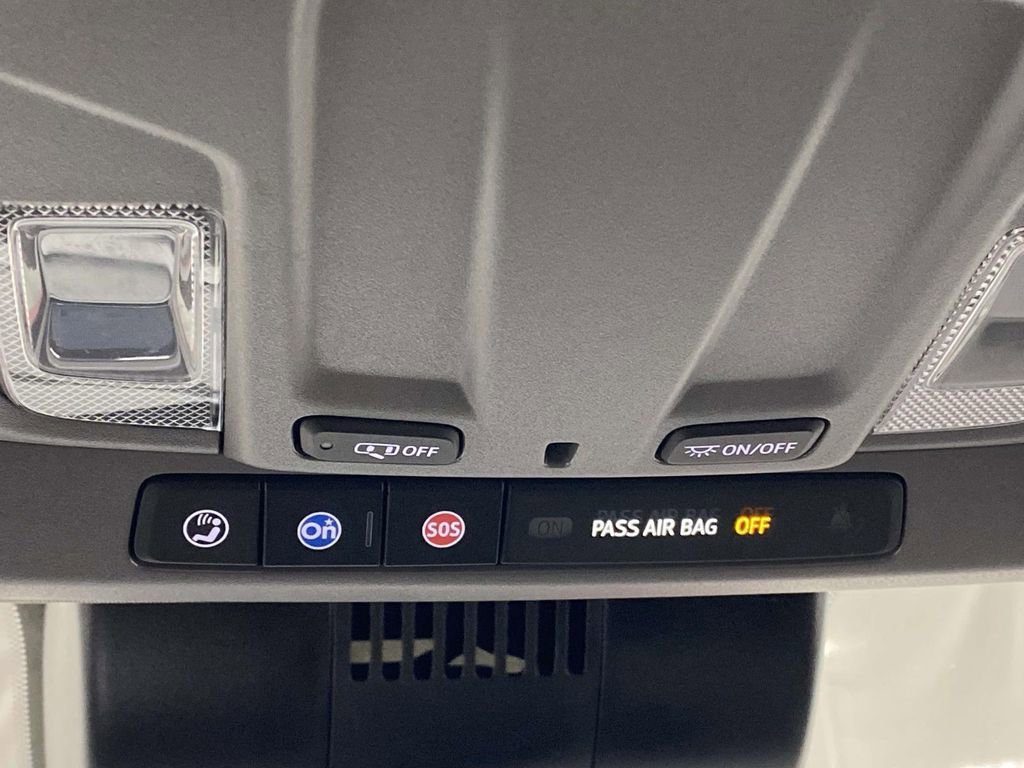 Used 2024 Chevrolet Silverado 1500 LT image 31