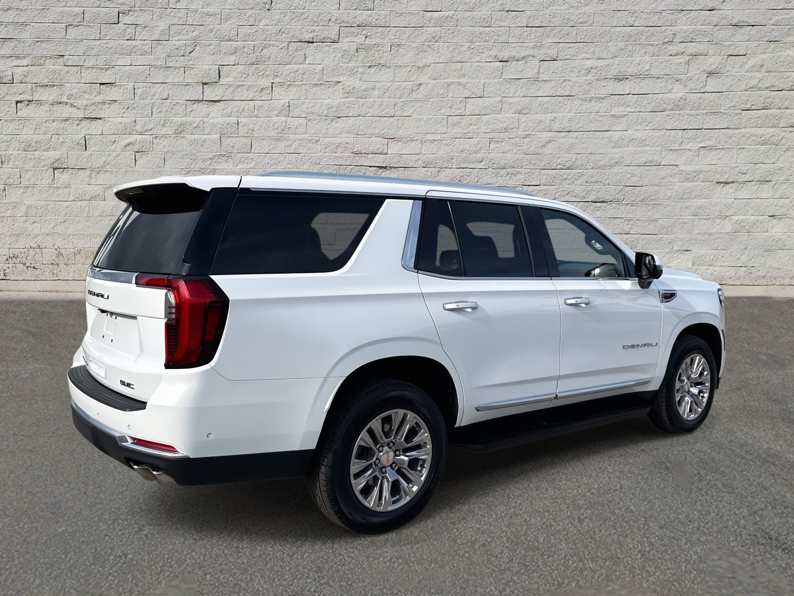 Used 2025 GMC Yukon Denali image 5